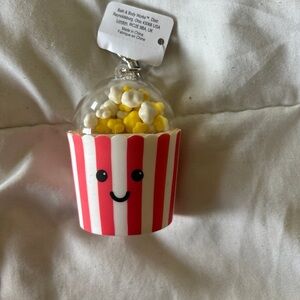 Popcorn pocketbac holder